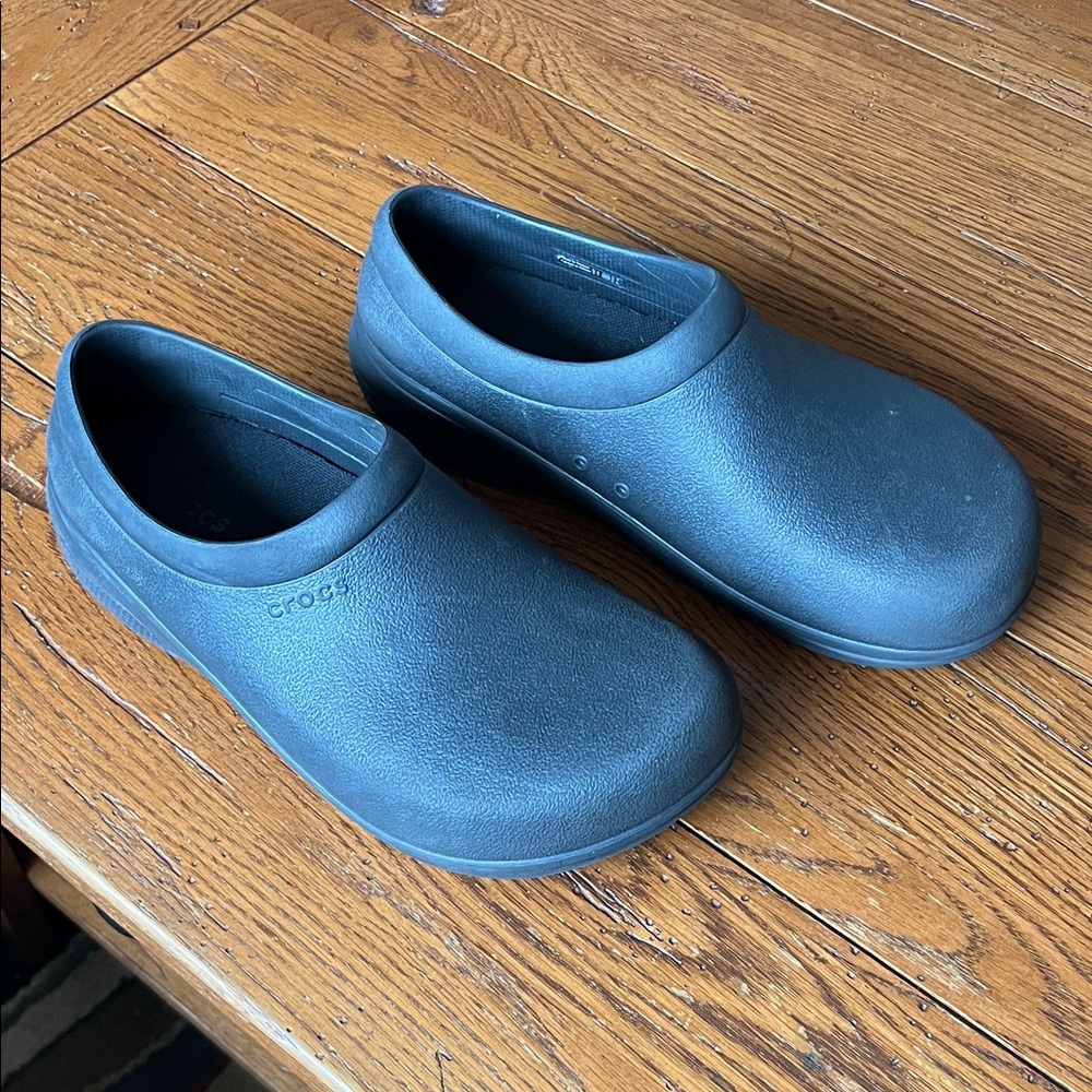 CROCS Classic Black Slip-On Clogs